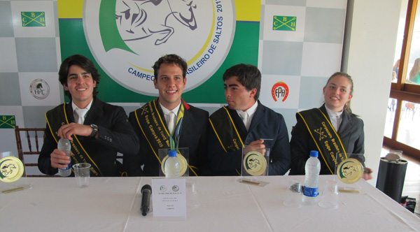 coletiva600